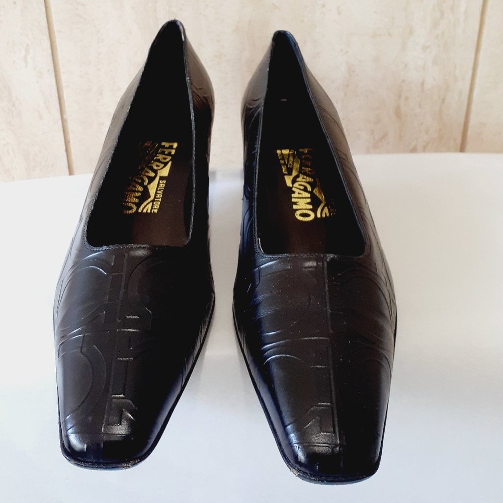 Ferragamo Gancini Symbol Embossed Pump